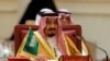Ribuan Sambut Kedatangan Raja Saudi di Indonesia