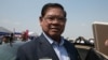 រូបឯកសារ៖ លោក ស ខេង រដ្ឋមន្រ្តីក្រសួងមហាផ្ទៃ និយាយ​ជាមួយ​អ្នកសារព័ត៌មានក្នុងពិធីកម្ទេចផលិតផល និងថ្នាំពេទ្យក្លែងក្លាយក្នុងរាជានីភ្នំពេញ នាថ្ងៃទី១២ ខែមីនា ឆ្នាំ២០១៩។