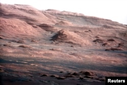 The base of Mars' Mount Sharp is pictured in this August 27, 2012 photo taken by the Curiosity rover (Credit : NASA ) .
