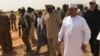 Les officiels maliens à la cérémonie de lancement des travaux à l'aéroport de Gao, au Mali, le 16 octobre 2017. (VOA/Kassim Traoré)