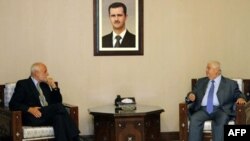 Suriyanın xarici işlər naziri Valid əl-Müəllim Qırmızı Xaç rəbəri Jakob Kellenbergerlə görüşür