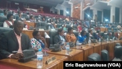Suasana sidang parlemen Rwanda (Foto: dok). Senat Rwanda dengan suara bulat menyetujui amandemen UUD hari Selasa (17/11) untuk mengizinkan Presiden Paul Kagame mencalonkan diri untuk masa jabatan ketiga.