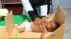 Seorang balita yang mengalami malnutrisi akut dirawat di rumah sakit provinsi Hajjah, Yaman (foto: dok). 