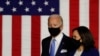 Pasangan capres dan cawapres dari Partai Demokrat, Joe Biden dan Senator Kamala Harris tampil perdana bersama dalam kampanye sejak Biden resmi menunjuk Harris sebagai pendampingnya dalam pilpres AS 2020, Alexis Dupont High School, Wilmington, Delaware, 12 Agustus 2020. (Reuters)