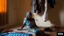 Martha Mark a peur de ne jamais revoir ses enfants, Abuja, Nigeria, le 12 avril 2017. (C.Oduah/VOA)