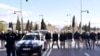 Arhiva - Policajci čuvaju zgradu parlamenta u Podgorici, Crna Gora, 26. decembra 2019. (AP Photo/Risto Bozovic)
