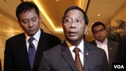 Wapres Filipina Jejomar Binay setelah tiba kembali di Bandara Internasional Manila setelah kunjungannya ke Tiongkok.