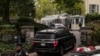 Возило на имотот на „Gracie Mansion“, официјалната резиденција на градоначалникот на Њујорк, Ерик Адамс, 26 септември 2024 година, во Њујорк, САД.