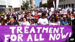 Des activistes des droits civils à Durban, en Afrique du Sud, au début de la 21e Conférence mondiale sur le sida, le 18 juillet 2016. 