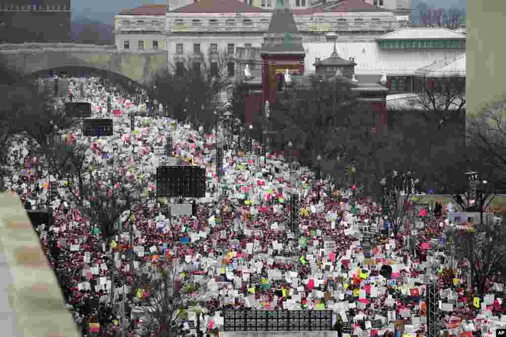 A crowd fills Independence Avenue during the Women&#39;s March on Washington, Saturday, Jan. 21, 2017 in Washington. (AP Photo/Alex Brandon)