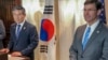 지난해 11월 제6차 아세안확대 국방장관회의(ADMM-Plus)를 위해 태국을 방문한 마크 에스퍼 미국 국방장관과 정경두 한국 국방장관이 방콕에서 회담 후 공동기자회견을 했다. 