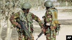 Des soldats kényans près de Libol, le 18 octobre 2011.