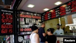 People change money at a currency exchange office in Istanbul, Turkey, Aug. 10, 2018.