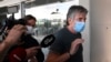 Jorge Messi, le père et agent de Lionel Messi arrive à l'aéroport de Barcelone, Espagne, le 2 septembre 20 2020.