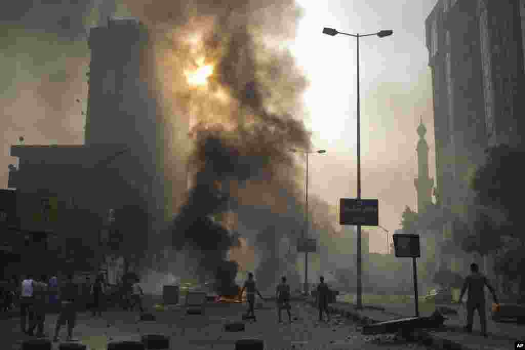 Supporters and opponents of Egypt's ousted Islamist President Mohamed Morsi clash in Cairo, Oct. 6, 2013. 