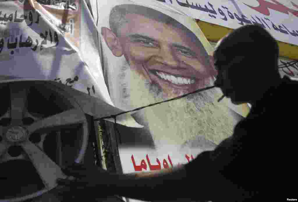 Salah Abdel Moneim, an anti-Morsi supporter of Egypt's army, works at his shop with a poster depicting U.S. president Barack Obama with a beard, Cairo August 7, 2013. 