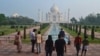 ប្រាសាទ​ Taj Mahal ​ដ៏​ល្បី​របស់​ឥណ្ឌា​​បើក​ទ្វារ​​ឡើង​វិញ​បន្ទាប់​ពី​​បិទ​អស់​​៦​ខែ