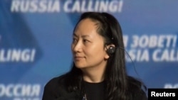 អ្នកស្រី Meng Wanzhou នាយកក្រុមប្រឹិក្សារ​នៃ​ក្រុមហ៊ុនបច្ចេកវិទ្យា​ចិន​ Huawei ចូល​រួម​ក្នុង​វេទិកា​ពិភាក្សាស្តី​ពី​ការវិនិយោគ​​ VTB Capital ក្នុង​ទីក្រុង​ម៉ូស្គូ​កាលពី​ថ្ងៃទី​០២ តុលា ឆ្នាំ​២០១៤។