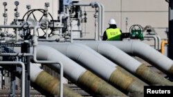 Les tuyaux des installations d'atterrissage du gazoduc "Nord Stream 1" à Lubmin, en Allemagne, le 8 mars 2022.