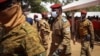 Le nouveau dirigeant du Burkina Faso, le capitaine Ibrahim Traoré, arrive pour une cérémonie en l'honneur des soldats tués à Gaskinde, à Ouagadougou, le 8 octobre 2022.