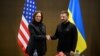 Архівне фото. Зустріч віцепрезидентки й кандидатки у президенти від демократів Камали Гарріс та президента України Володимира Зеленського під час мирного саміту у Швейцарії, 15 червня 2024. ALESSANDRO DELLA VALLE/REUTERS