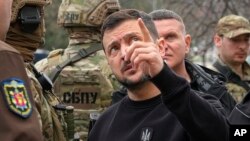 Президент України Володимир Зеленський має "План перемоги", який представить днями у США. AP Photo/Efrem Lukatsky 