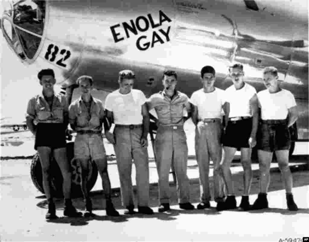 Xirosima shahriga atom bombasini tashlagan "B29" bombardimonchi samolyotining ekipaj a'zolari