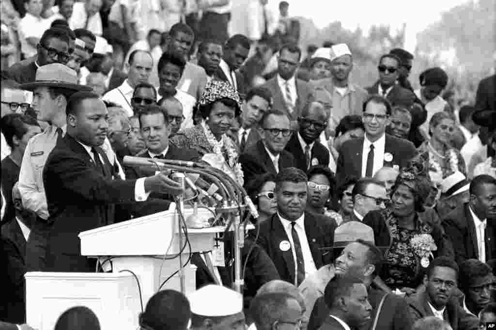 លោក Martin Luther King, Jr. ថ្លែង​សុន្ទរកថា​ដែល​មាន​ចំណងជើង​ថា «ខ្ញុំ​មាន​សុបិន្ត​មួយ» នៅ​ពី​មុខ​កន្លែង​រំលឹក​វិញ្ញាណក្ខន្ធ Lincoln Memorial ក្នុង​រដ្ឋធានី​វ៉ាស៊ីនតោន កាលពី​ថ្ងៃទី២៨ ខែសីហា ឆ្នាំ១៩៦៣។