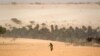 Jeune fille dans le désert du Sahel au Tchad le 20 avril 2012.