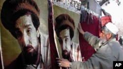 پس از سقوط حاکمیت طالبان در اواخر ۲۰۰۱ میلادی، تصاویر احمد شاه مسعود در سراسر شهر کابل نصب شد
