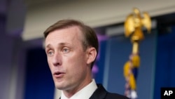 Penasihat keamanan pemerintah AS Jake Sullivan berbicara kepada awak media dalam konferensi pers di Gedung Putih, di Washington, pada 23 Agustus 2021. Sullivan akan bertemu dengan diplomat tinggi China di Swiss pada minggu ini. (Foto: AP/Susan Walsh)