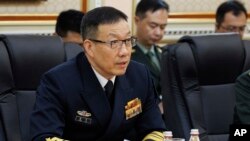 Menteri Pertahanan China Dong Jun saat menghadiri pertemuan dengan Menter Pertahanan Rusia Sergei Shoigu di Astana, Kazakhstan, 26 April 2024. (Foto: Vadim Savitsky, Russian Defense Ministry Press Service via AP)