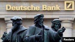 Le logo de la banque Deutsche Bank à Francfort, Allemagne, le 30 septembre 2016.