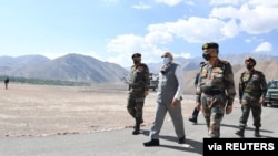 លោក​នាយករដ្ឋមន្ត្រី Narendra Modi ធ្វើ​ទស្សនកិច្ច​ទៅ​តំបន់ Ladakh កាលពី​ថ្ងៃទី៣ ខែកក្កដា ឆ្នាំ២០២០។