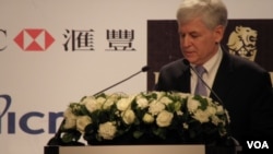 美国在台协会(AIT)处长马启思致辞(美国之音申华拍摄)