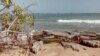Le village de Lahou Kpanda, menacé par les eaux, en Côte d'Ivoire, le 24 janvier 2019. (VOA/Georges Ibrahim Tounkara)