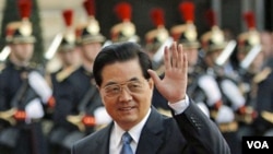 Presiden Tiongkok Hu Jintao, memimpin 1,3 milyar orang atau seperlima populasi dunia.