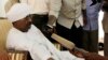 L’ancien chef des services de renseignements soudanais Salah Abdallah Mohamed Saleh, alias Salah Gosh, face aux médias à Khartoum (Soudan) le 10 juillet 2013. 