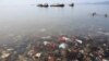 Sampah plastik di teluk Lampung, Desa Sukaraja, kecamatan Bumi Waras, Bandar Lampung, 21 Februari 2019.