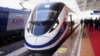 Kereta api cepat yang menghubungkan Kota Kunming dengan Vientiane di barat daya China, di Vientiane, Laos, 3 Desember 2021. (Foto: REUTERS/Phoonsab Thevongsa)