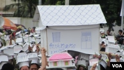 Fourteen local NGOs held the public forum, where participants raised many questions highlighting concerns for the concessions, which have in recent years led to evictions, demonstrations and clashes with police.
