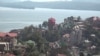 Vue sur les quartiers résidentiels de Bukavu au bord du lac Kivu en commune d'Ibanda, en RDC, le 11 février 2018. 