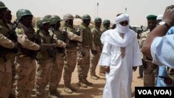 Le Premier ministre Soumeylou Boubeye Maïga en visite à Tessalit, Mali, 22 mars 2018. (FAMA)
