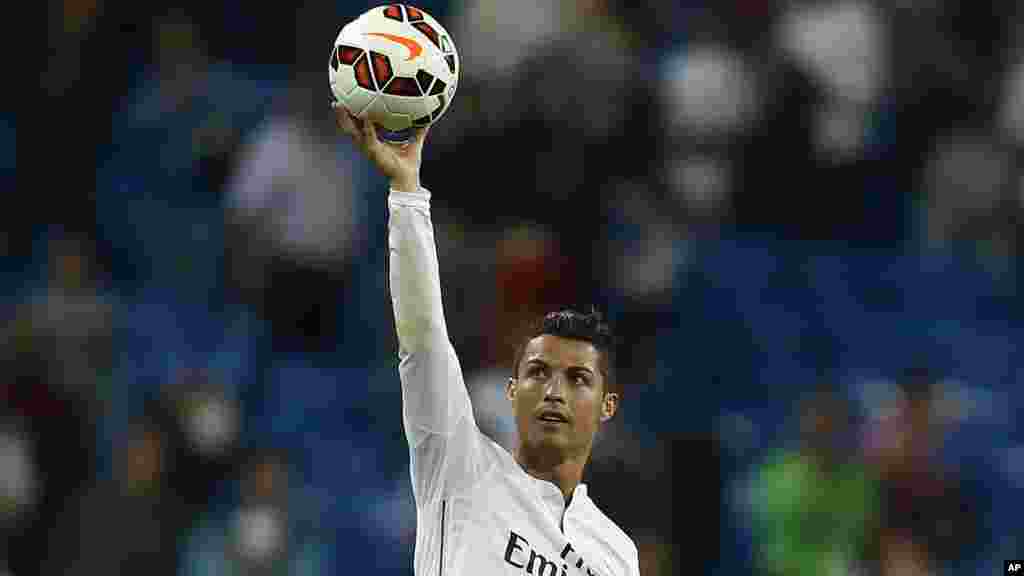 Cristiano Ronaldo Le star du Real Madrid gagne 67,4 millions d&#39;euros. Le salaire du portugais ne compte que pour près de la moitié de cette somme.