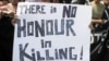 
د بشري حقونو د څار نړیوال سازمان هیومن رایټس واچ وایي پاکستان کې د يوې اندازې له مخې هر کال د غیرت په نوم نزدې ۱۰۰۰ښځې وژل کیږي او د ښځو او نجونو پرضد د تشدد پېښې ټول پاکستان کې یوه سنګینه مسله ده