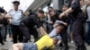 Demonstran Protes Undang-undang 'Anti Gay' di Rusia