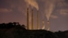Asap dan uap uap dari PLTU Batubara milik Indonesia Power, di Suralaya, Banten, 11 Juli 2020. Indonesia harus mampu menurunkan emisi karbon 29 persen secara mandiri, atau 41 persen dengan dukungan internasional pada 2030.(Foto: REUTERS/Willy Kurniawan )