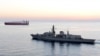 Kapal angkatan laut Inggris, HMS Montrose mengawal kapal lain dalam misi menghapus senjata kimia dari Suriah di laut lepas pantai Siprus, Februari 2014. (Foto: dok).