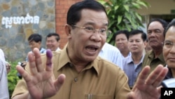 លោក​នាយក​រដ្ឋមន្ត្រី​ហ៊ុន ​សែន ថ្លែងប្រាប់អ្នកយក​​ព័ត៌មាន​​​ក្រោយ​ការ​បោះឆ្នោត។​