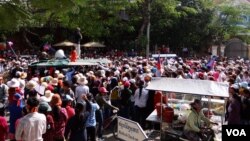 Thousands of workers protest in front of Ministry of Labor and Vocational Training (131227)